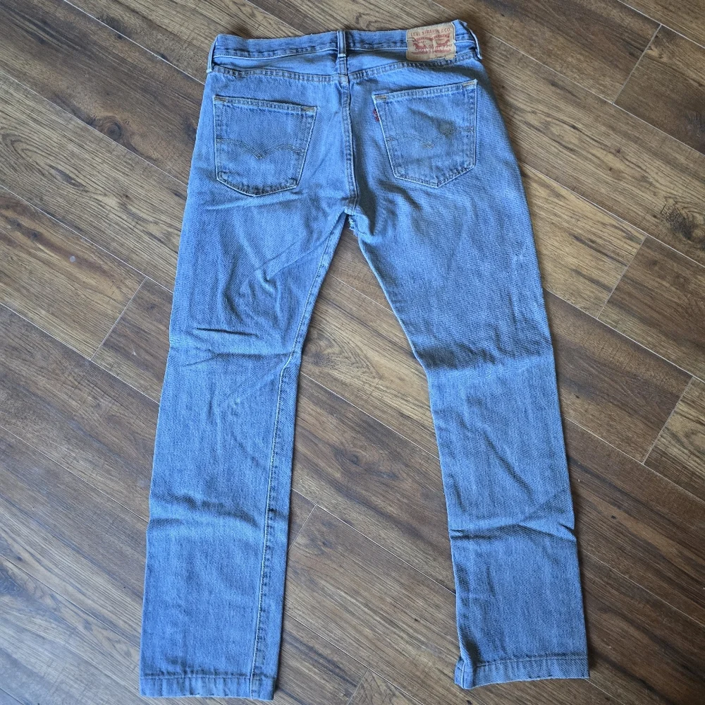 Levi's 501 Straightleg Jeans - Picture 2 of 9